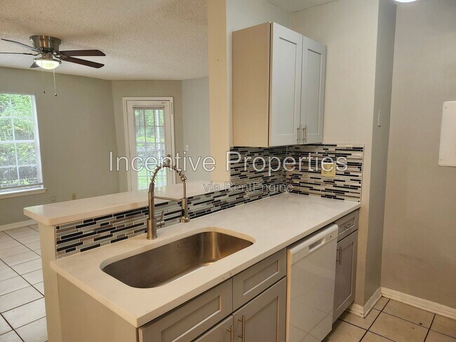Building Photo - 5956 Westgate Dr