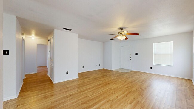 Building Photo - Great location in Killeen, TX Cozy and well maintained house