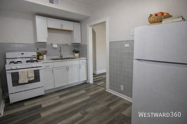 Building Photo - 6704 S Wood St