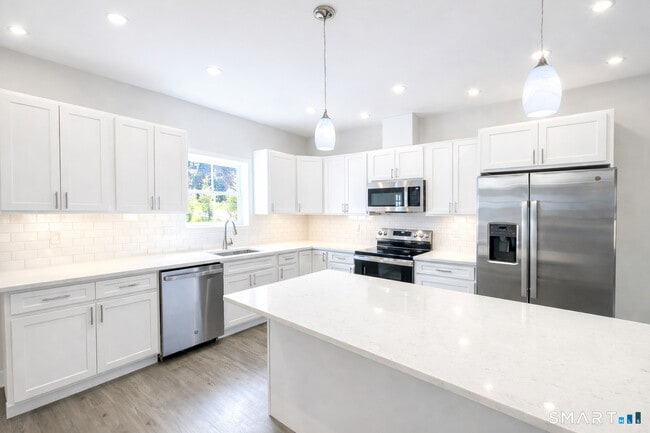 Building Photo - 24 Glen Rd