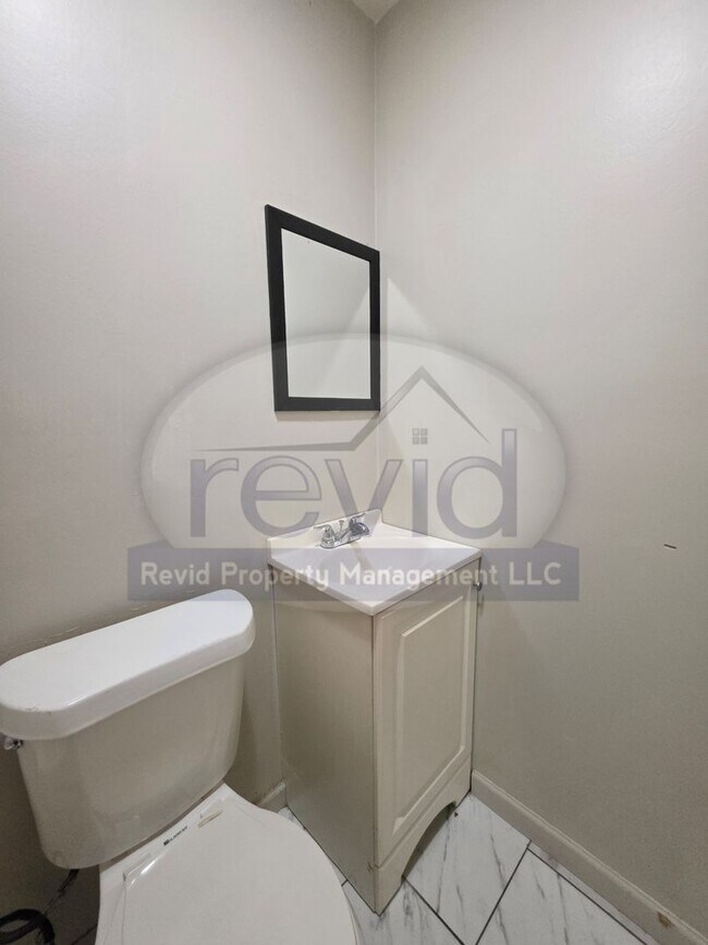 Building Photo - Move In Special! Half off First Months Rent!