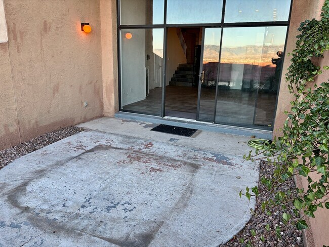 Building Photo - 2700 Vista Grande Dr NW