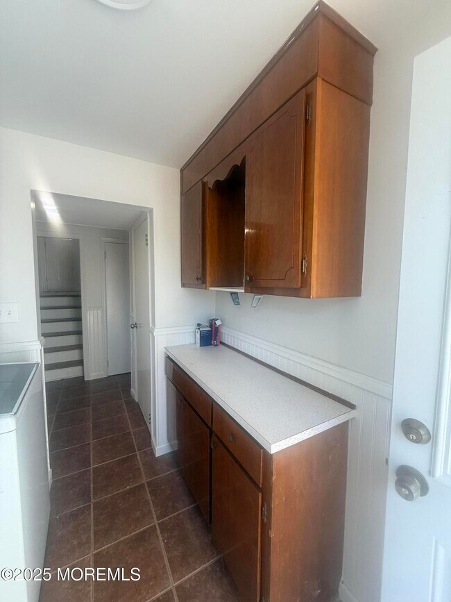 Building Photo - 117 Greymoor Rd