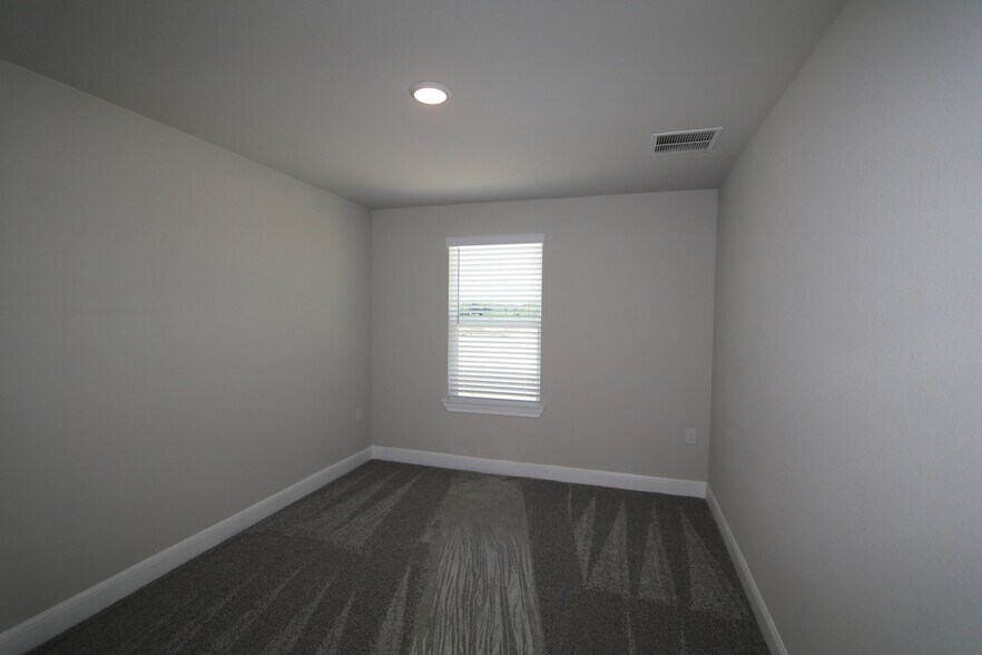 Building Photo - 1607 Alana Falls Ave