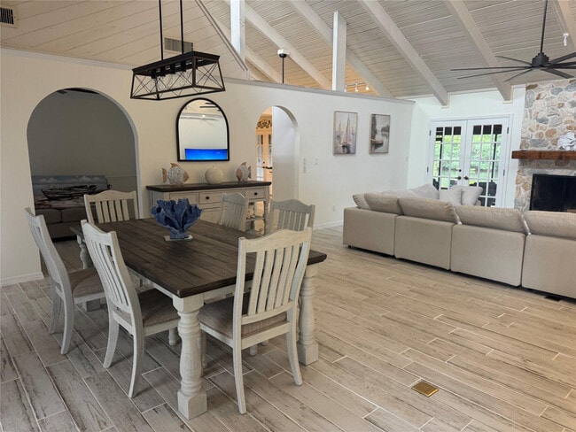 Building Photo - 929 Jackson Way