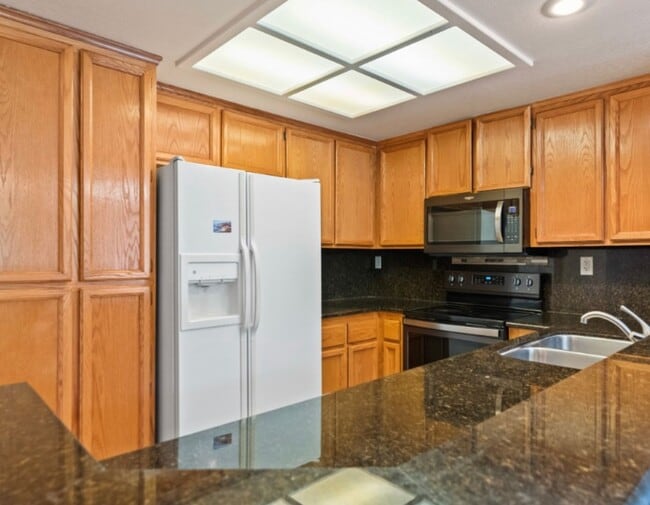 Building Photo - Stunning upstairs condo unit for rent in Blossom Valley