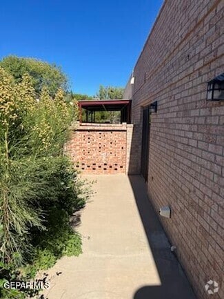 Building Photo - 7465 Stoney Hill Dr