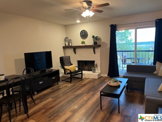 Building Photo - 943 Parkview Dr