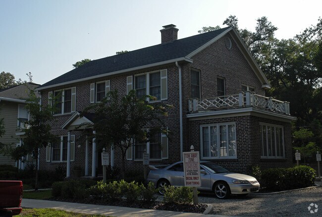 Building Photo - Heritage Oaks Luxury Apartments