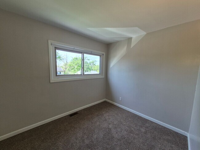 Building Photo - 2816 Nacoma Pl