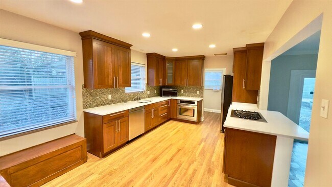 Building Photo - 5209 Walnut Grove Rd