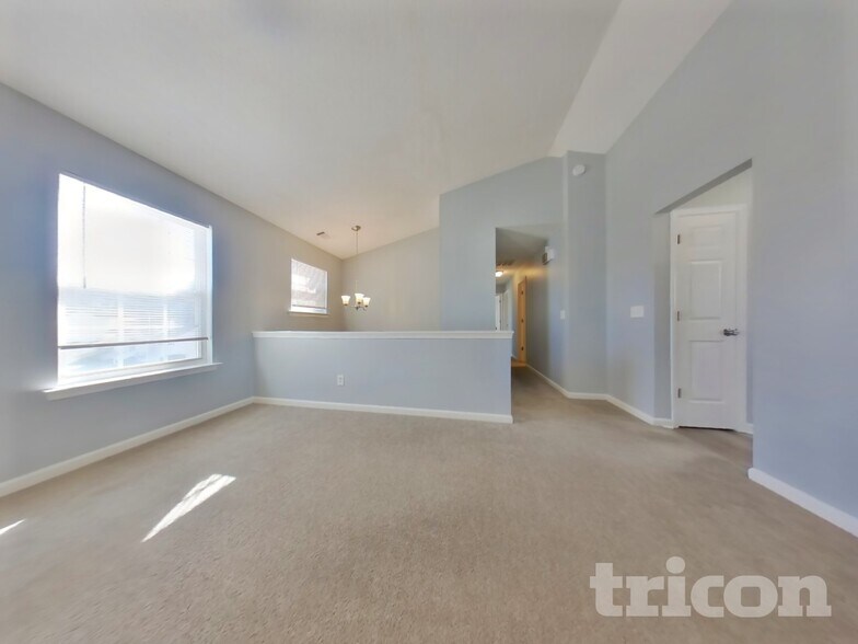 Building Photo - 245 Longview Dr