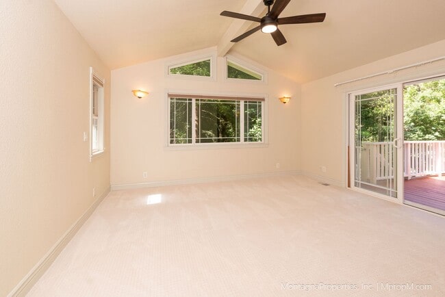 Building Photo - Updated and spacious 3 bedroom house on ov...