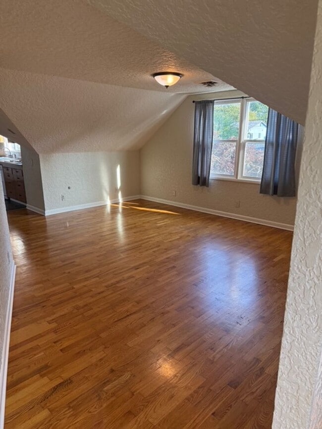 Building Photo - 1014000
