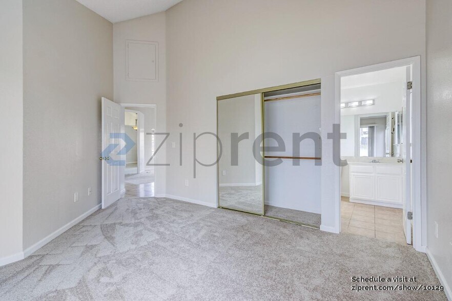 Building Photo - Unit