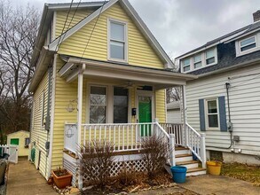 Building Photo - This classic 3 bedroom 2 bath Webster home features a front porch, large deck off the kitchen for...