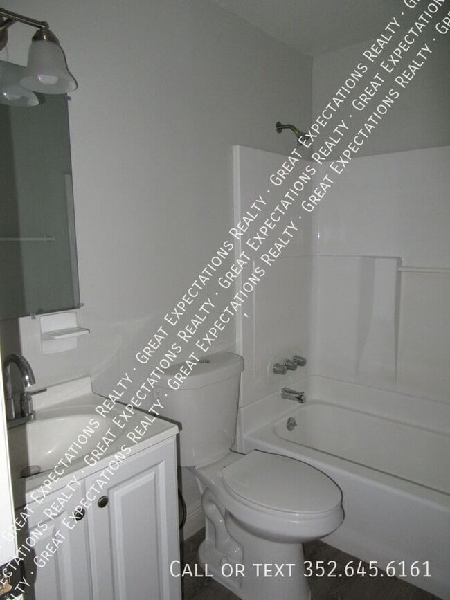 Building Photo - 1309 NE 20th St