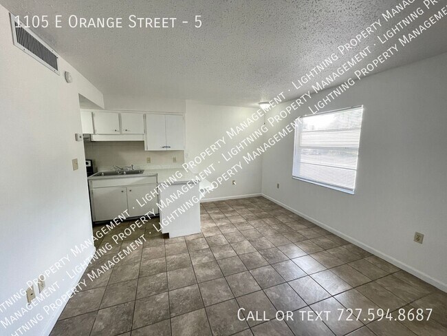 Building Photo - 1105 E Orange St