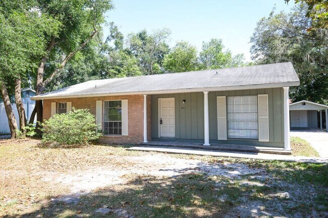 Building Photo - 4006 Luan Dr