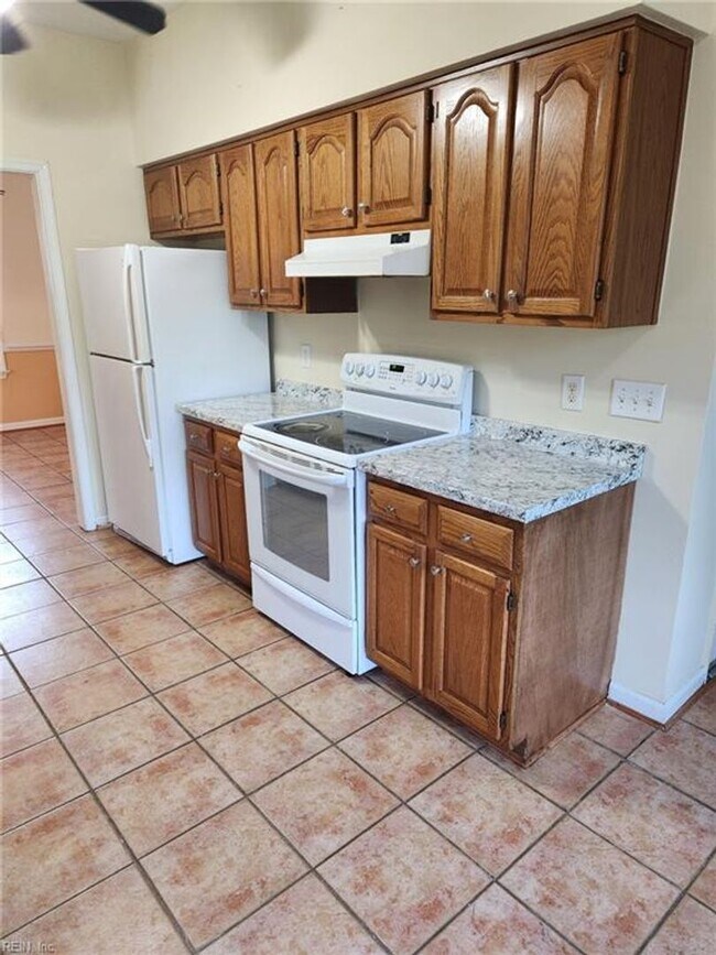 Building Photo - Lovely Ranch in Grassfield School District!