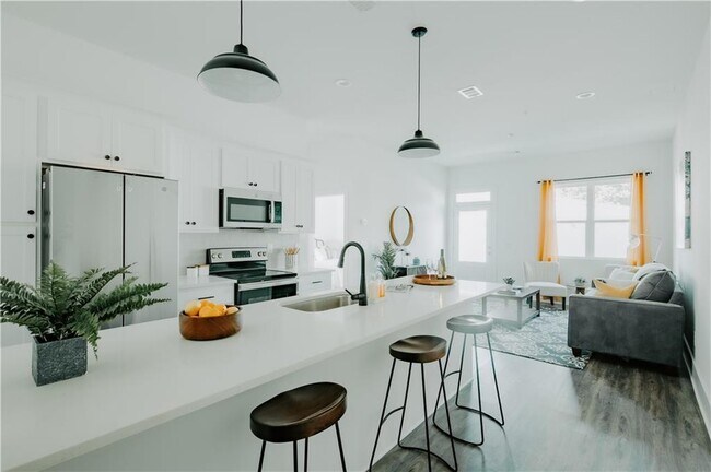 Building Photo - 117 Mayson Ave NE