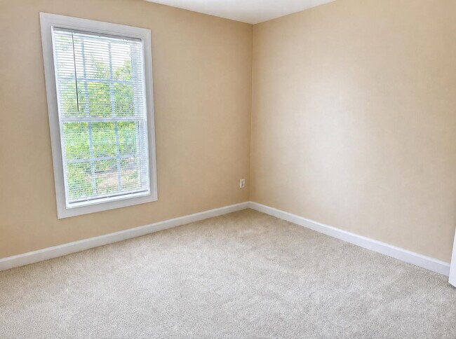 Building Photo - Elegant 3-Level Brick Front Townhome with 3 Bedrooms, 2.5 Baths & 1-Car Garage in South Riding
