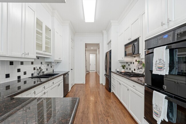 Building Photo - 3210 Maroneal St