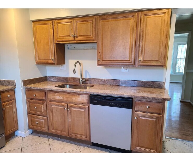 Kitchen - 8219 McClelland Pl