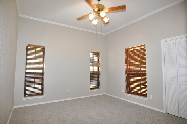 Building Photo - "Adorable 2-1 Duplex with Character, Comfort, and Charm!"