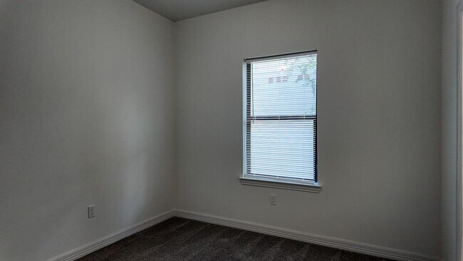 Building Photo - 8710 Knox St