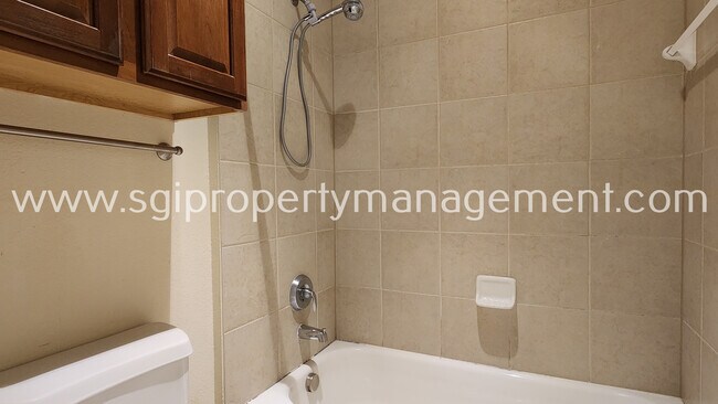 Building Photo - 1221 Lake Pointe Way