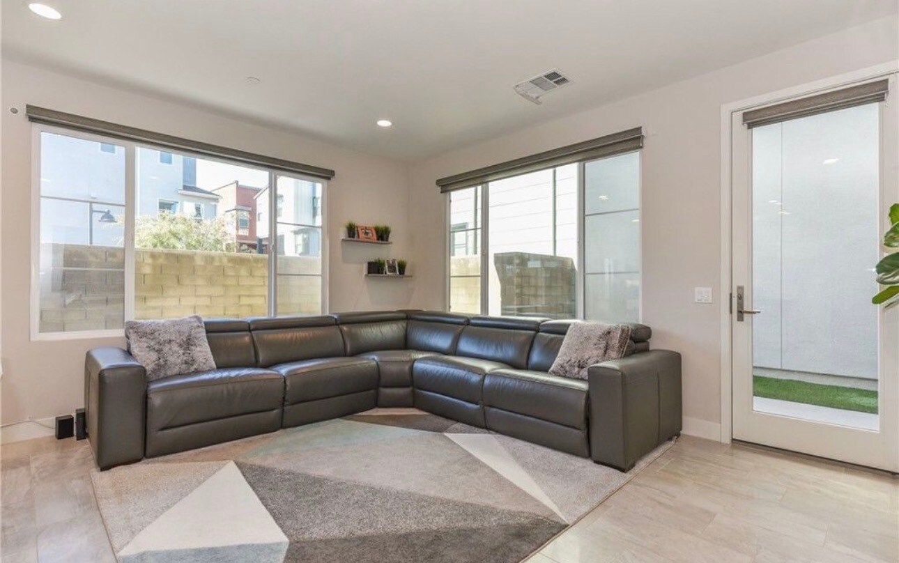 Building Photo - 123 Tenor