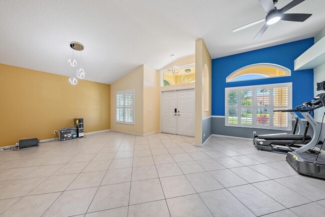 Building Photo - 500 N Cypress Dr