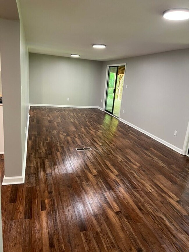 Building Photo - Renovated 3 Bedroom 2 Bath Home for Rent!!