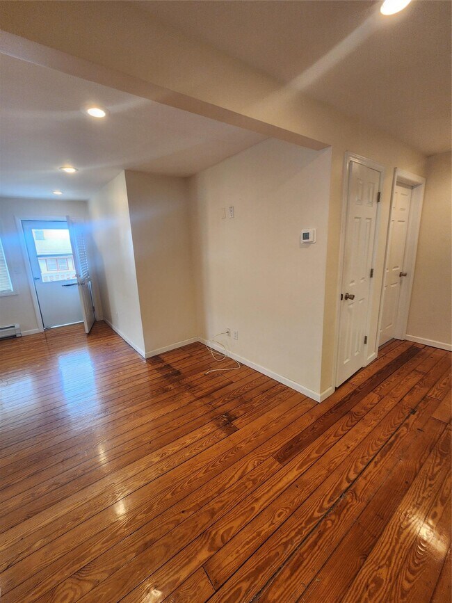 Building Photo - 632 Piermont Ave