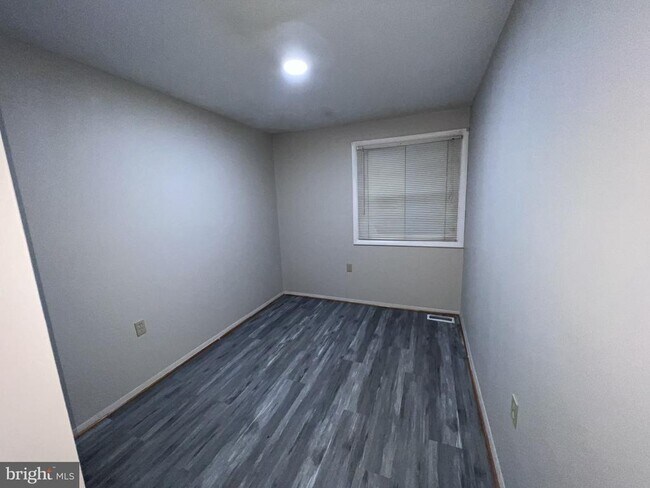 Building Photo - 217 Haverhill Rd