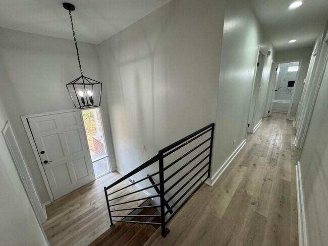 Building Photo - $2,195/month | 4 Bed | 2.5 Bath | 2,046 Sq Ft