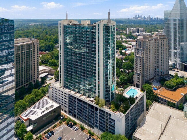 Building Photo - One bedroom condo located in heart of Buckhead!
