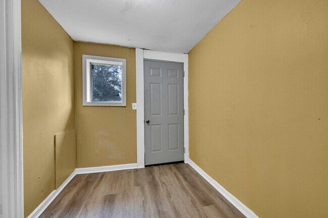 Building Photo - 3823 43rd Ave N