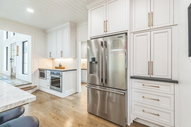 Building Photo - 4810 Middle Falls Dr