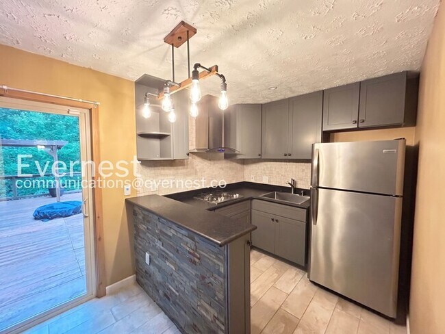 Building Photo - Beautiful 4 Bed/3 Bath Home with 3 Car Garage / Available Now!