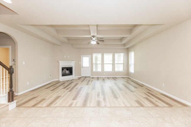 Building Photo - 2414 Garden Falls Dr