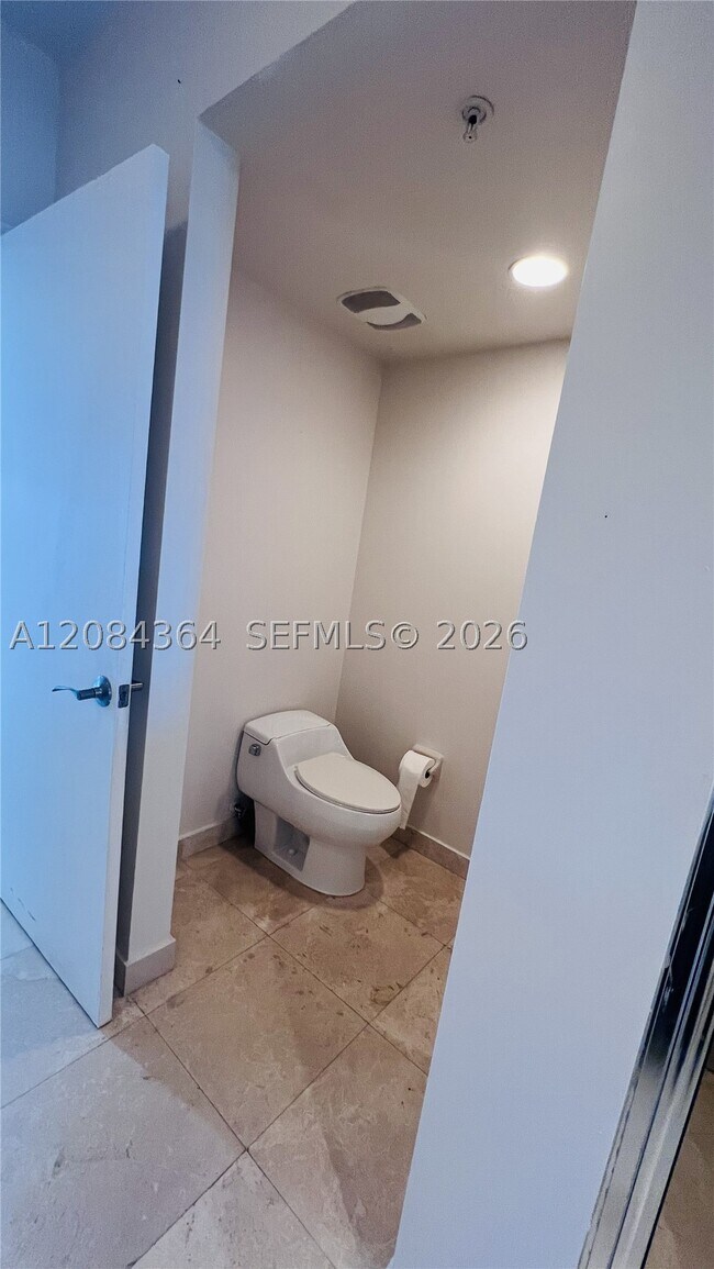 Building Photo - 15051 Royal Oaks Ln