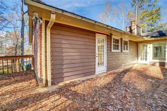 Building Photo - 648 Cativo Dr SW