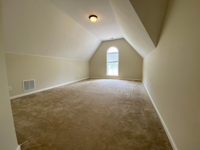 Building Photo - LARGE AND SPACIOUS HOME IN BARTLETT/ARLINGTON
