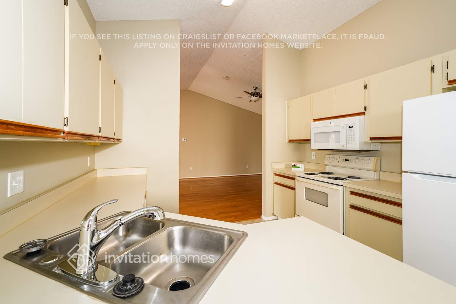 Building Photo - 8916 Bayaud Dr
