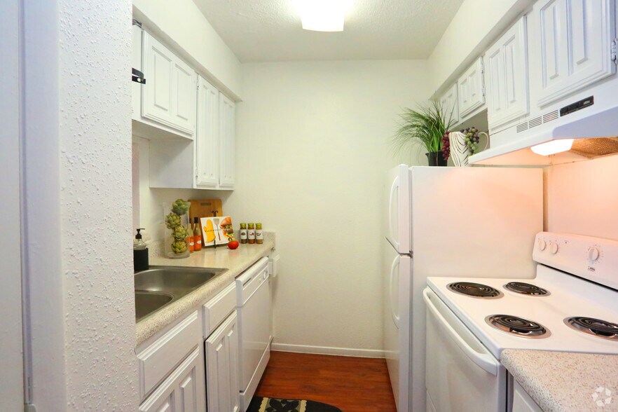 Kitchen - Brays Oaks Village