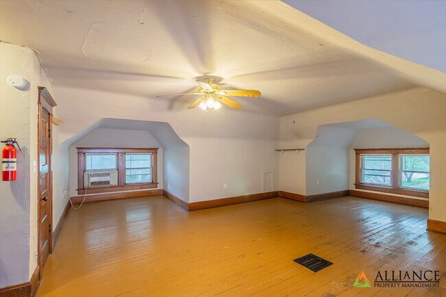 Building Photo - 800 Osage St