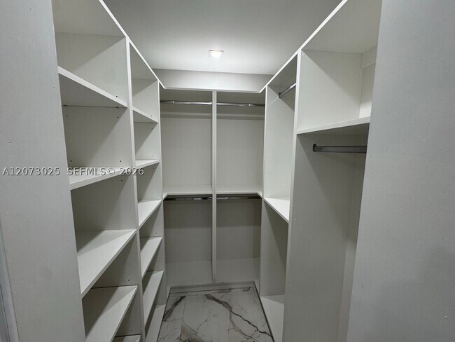 Building Photo - 15011 Coconut Ct