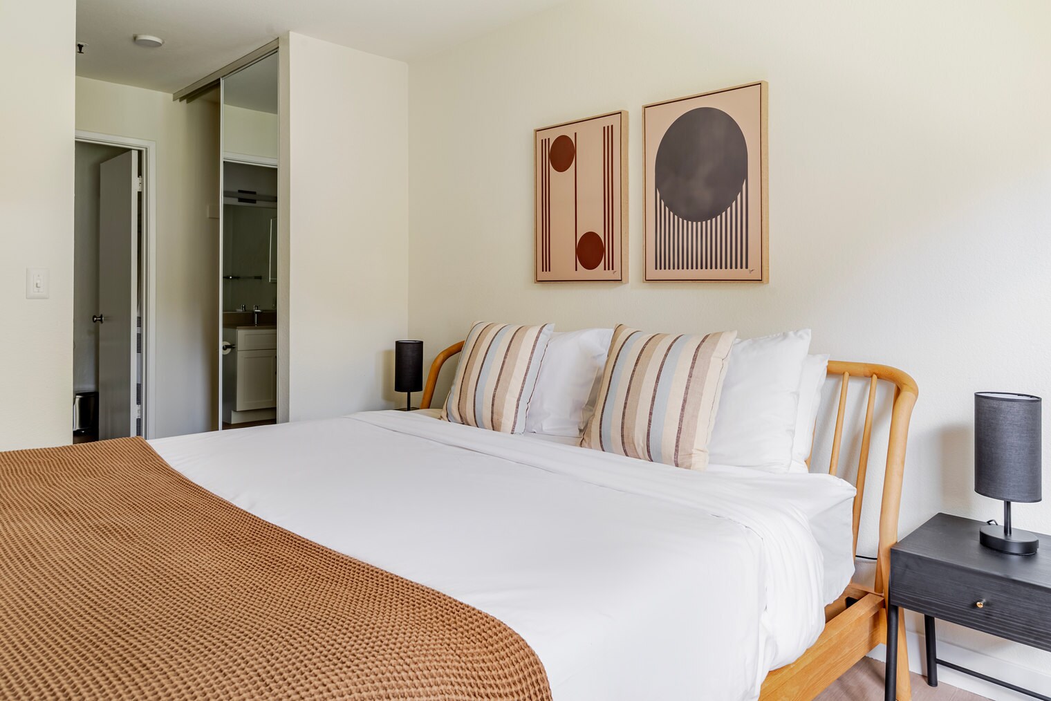 Building Photo - 1600 Villa St